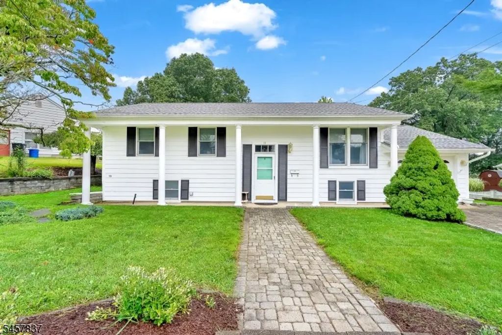 11 Fairview Ave, Newton Town