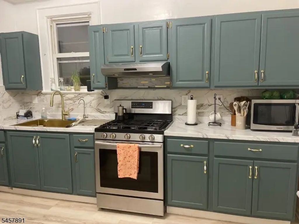 16 Hazel Pl, Irvington Twp.