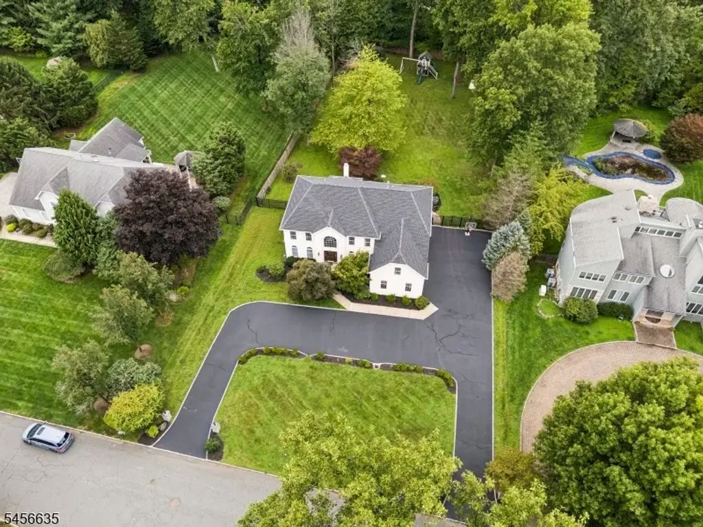 18 Downingtown Court, Warren Twp.