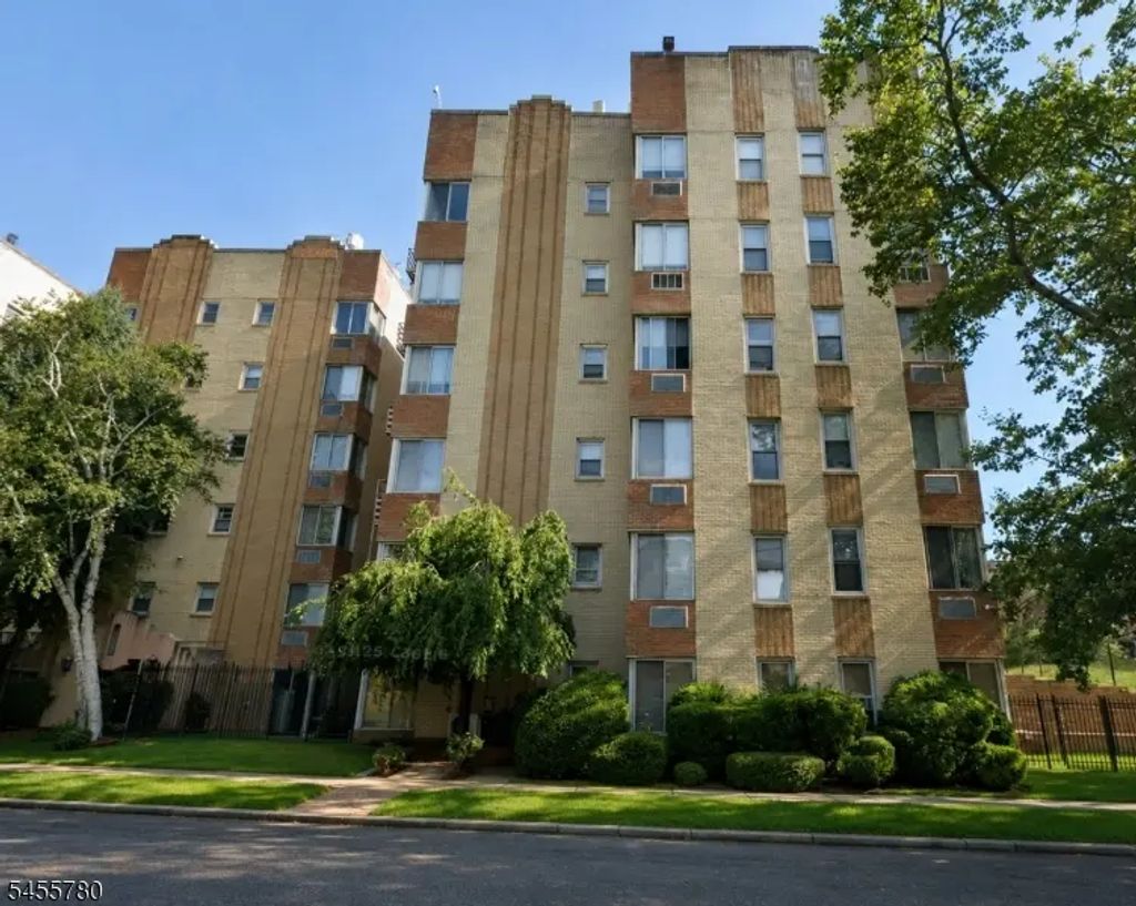 19-31 Lyons Ave, Newark City