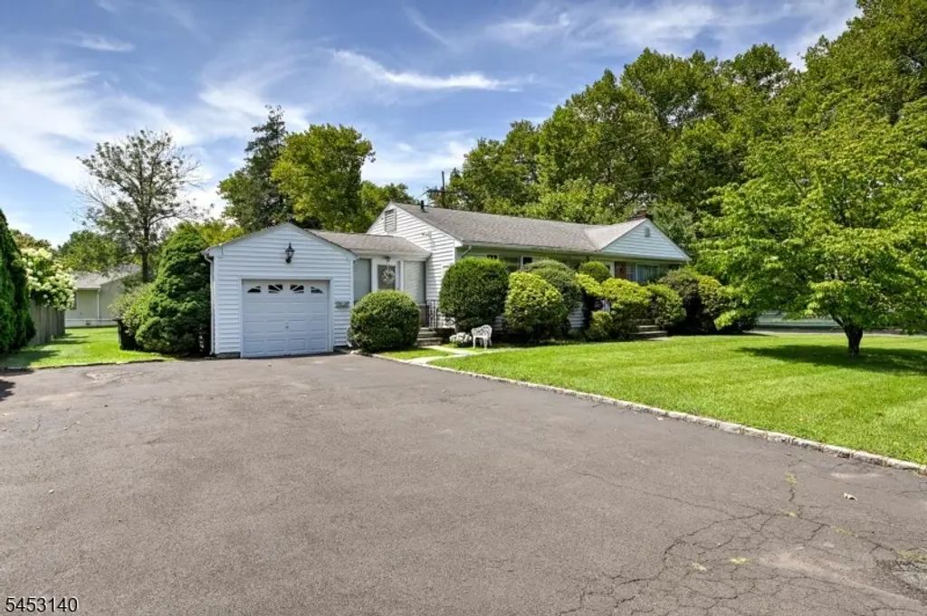 271 Summit Rd, Mountainside Boro