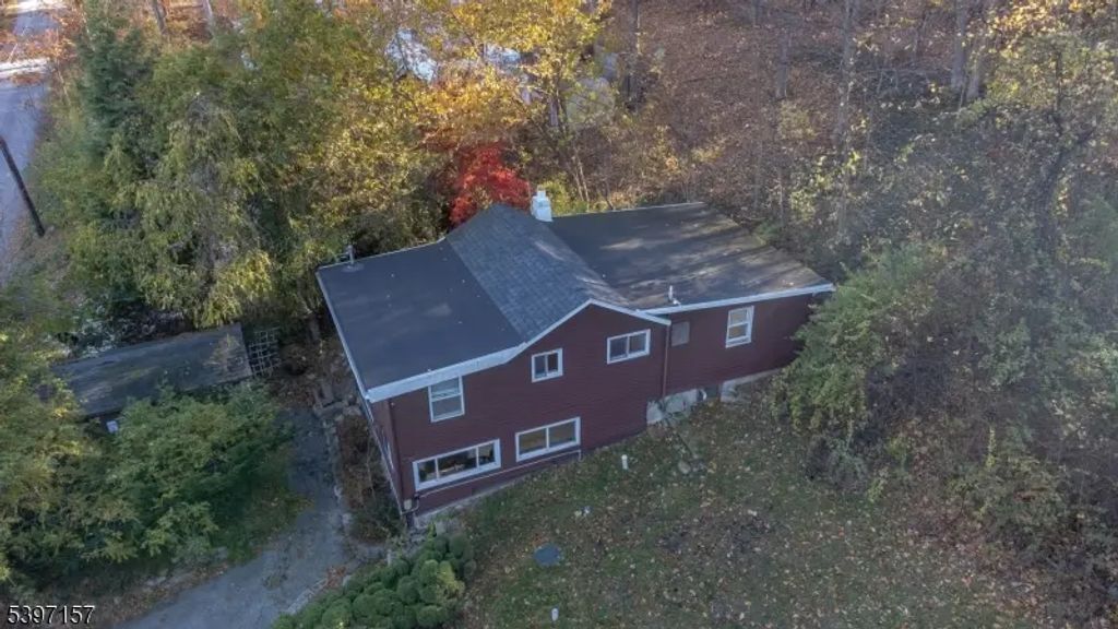 18 Decker Pond Rd, Vernon Twp.