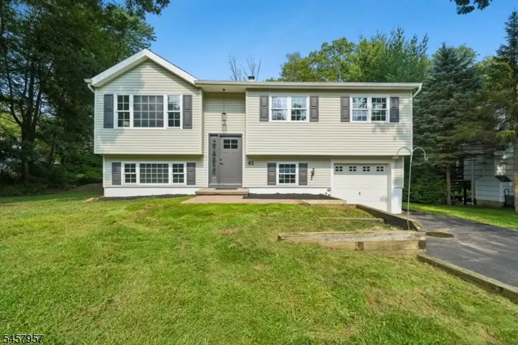 41 Paula Dr, Washington Twp.