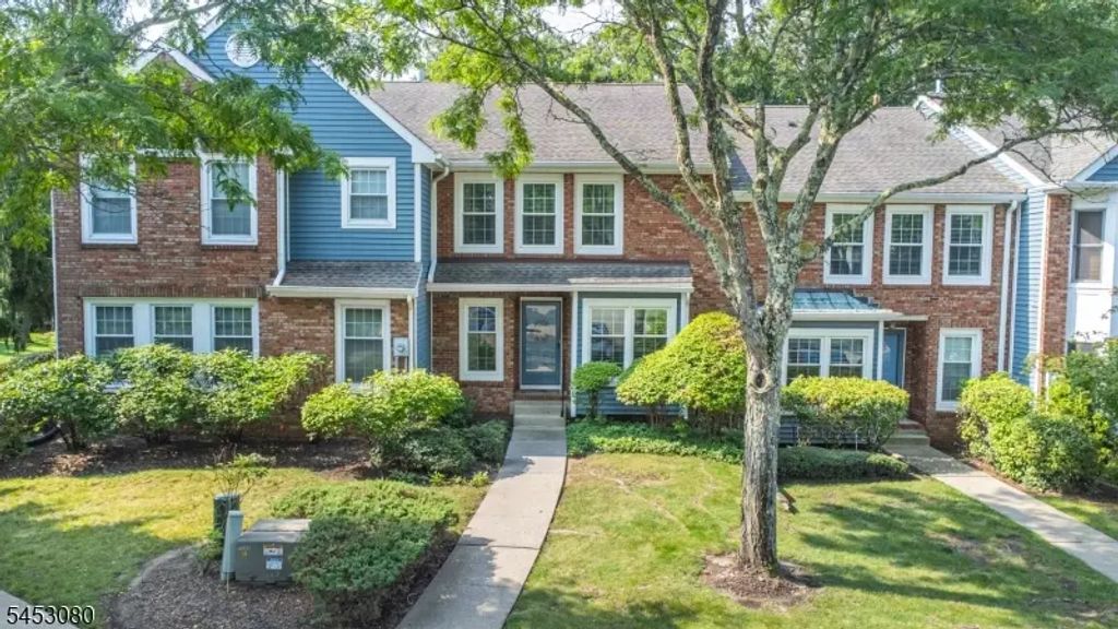 54 Woodledge Ct, Rockaway Twp.