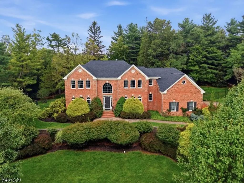 6 Oakridge Rd, Clinton Twp.