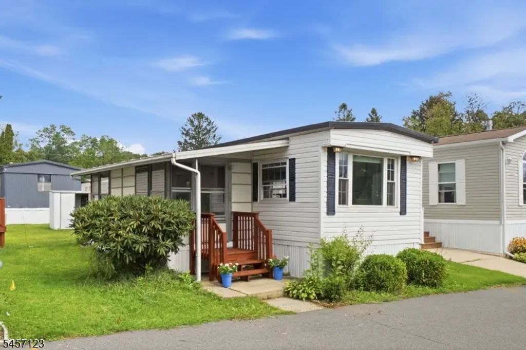 195 W Main St, Unit J, Chester Boro