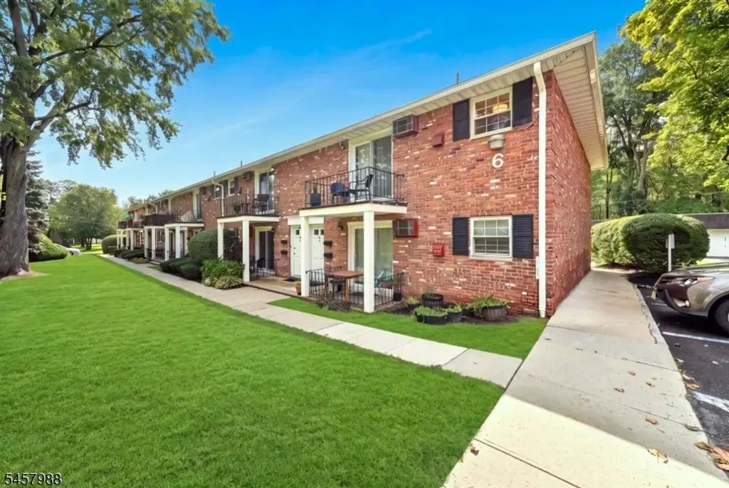 320 South Street, Morristown Town