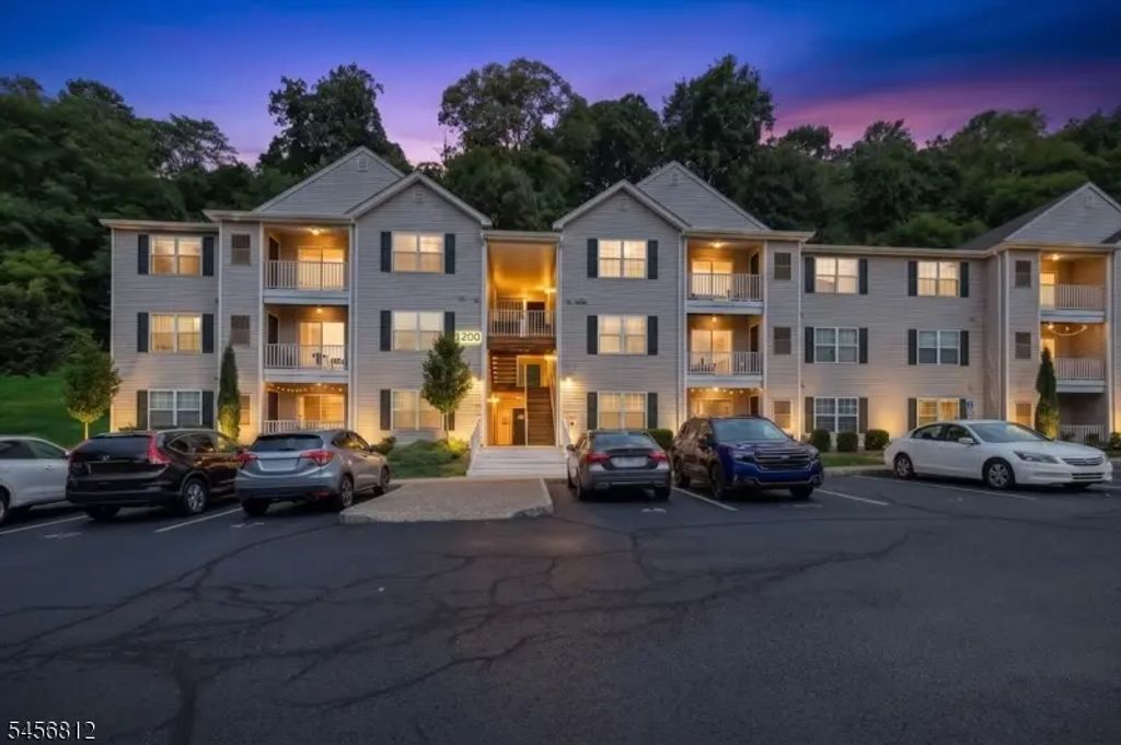 1233 King Ct, Green Brook Twp.