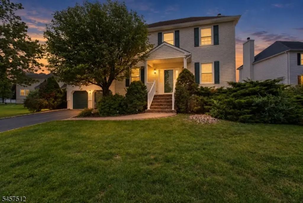 97 Fisher Dr, Hillsborough Twp.