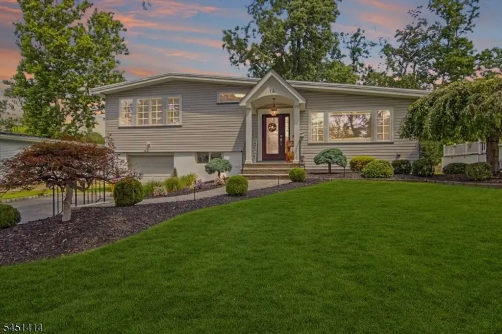 14 Beverly Rd, Cedar Grove Twp.