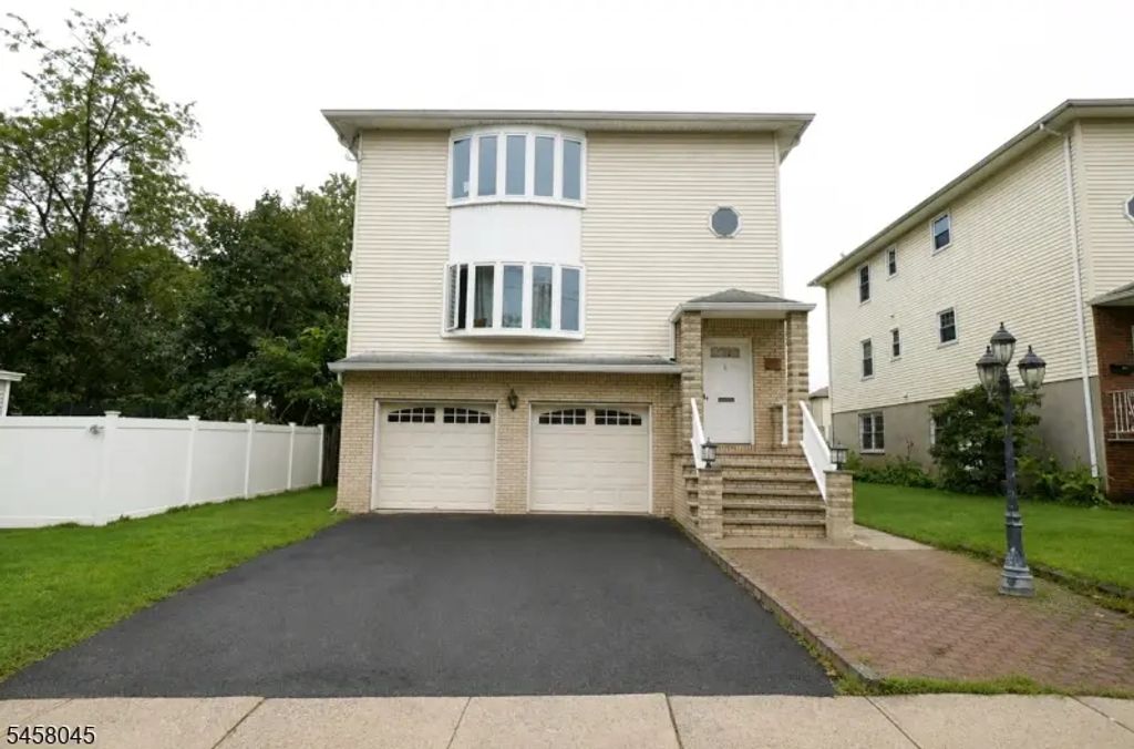 839 Walnut St, Roselle Boro