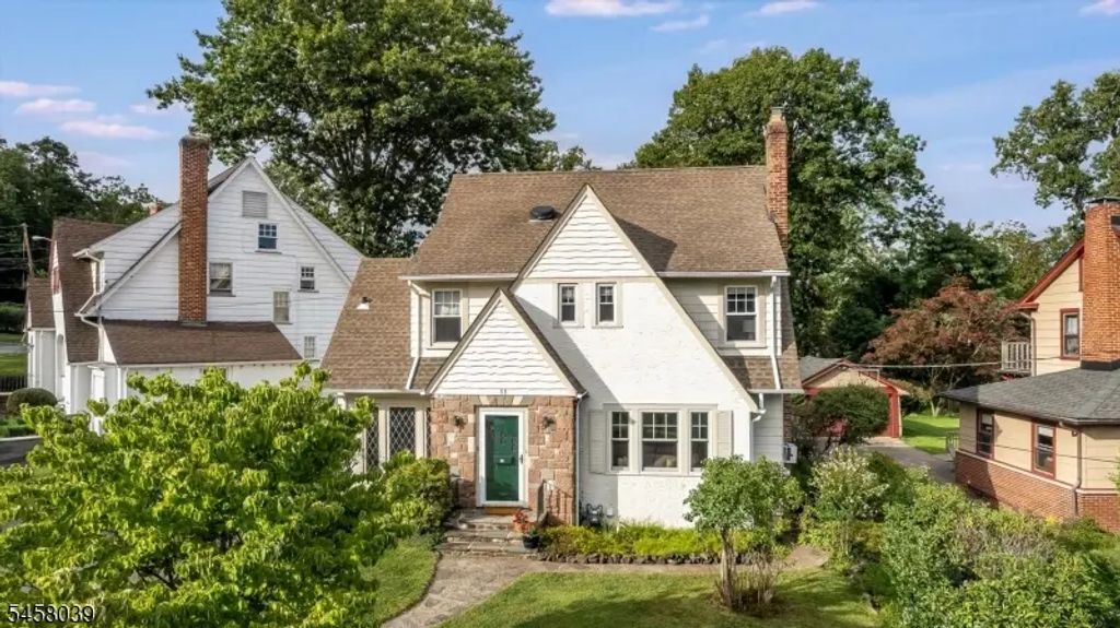 11 Winding Way, West Orange Twp.