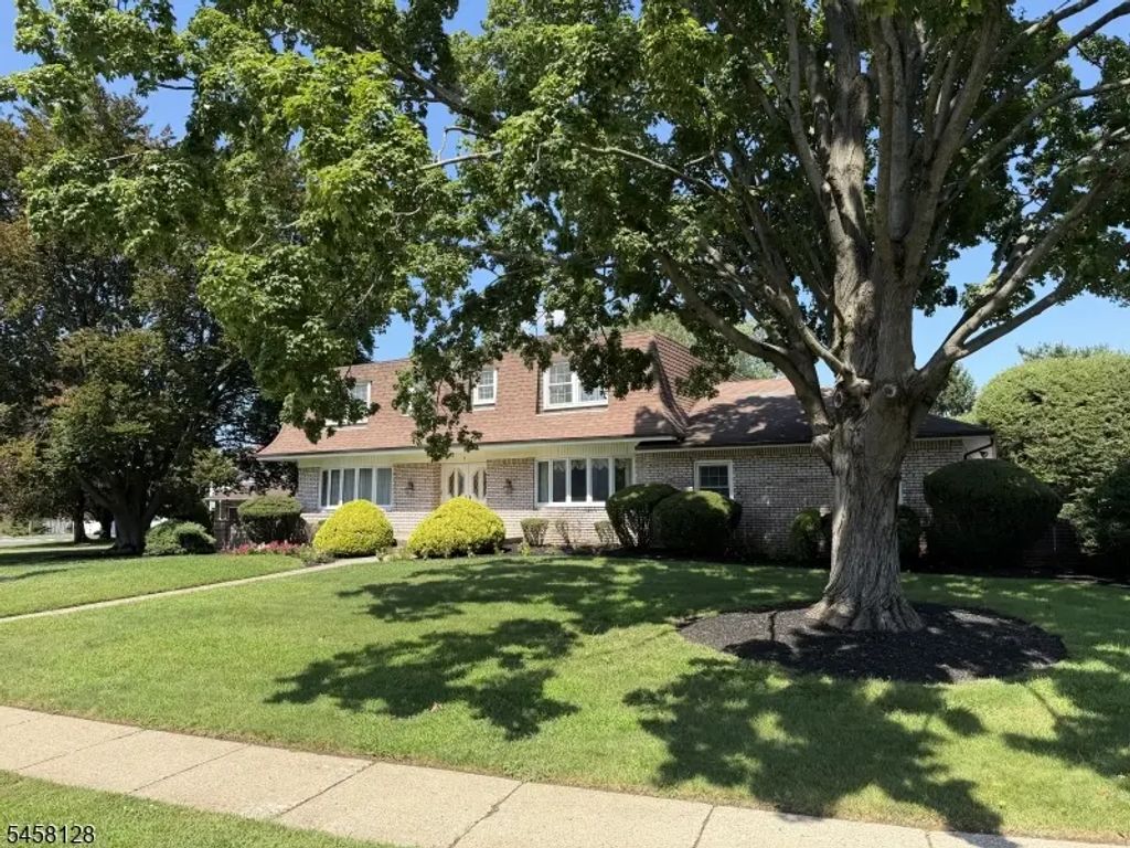 7 Glendale Ln, Fairfield Twp.