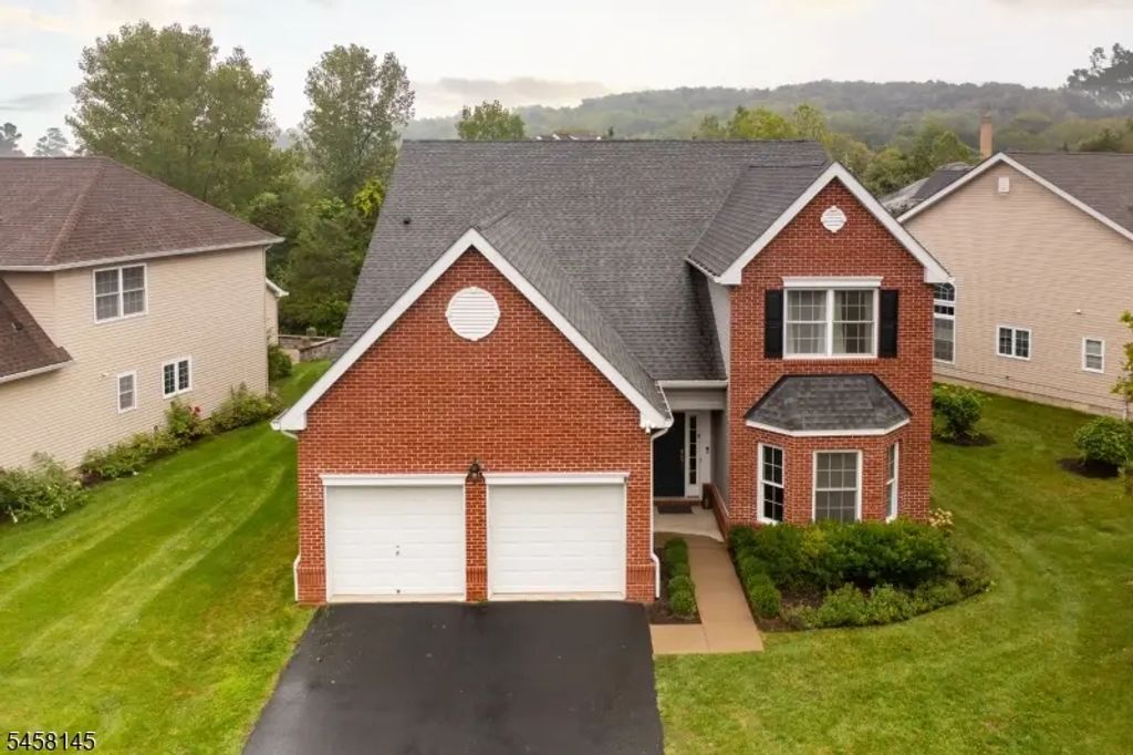 24 Bluffs Ct, Hamburg Boro