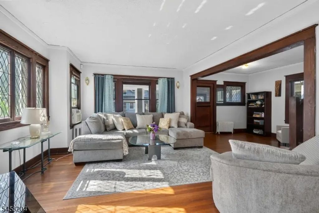 19 Ashwood Ter, West Orange Twp.