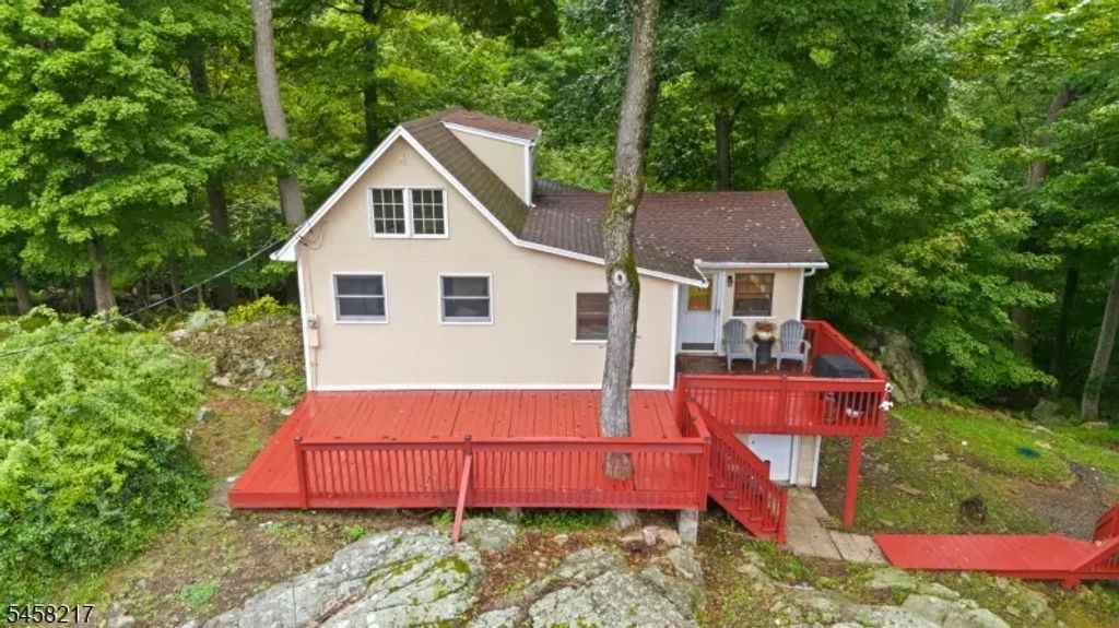 376 Maxim Dr, Hopatcong Boro