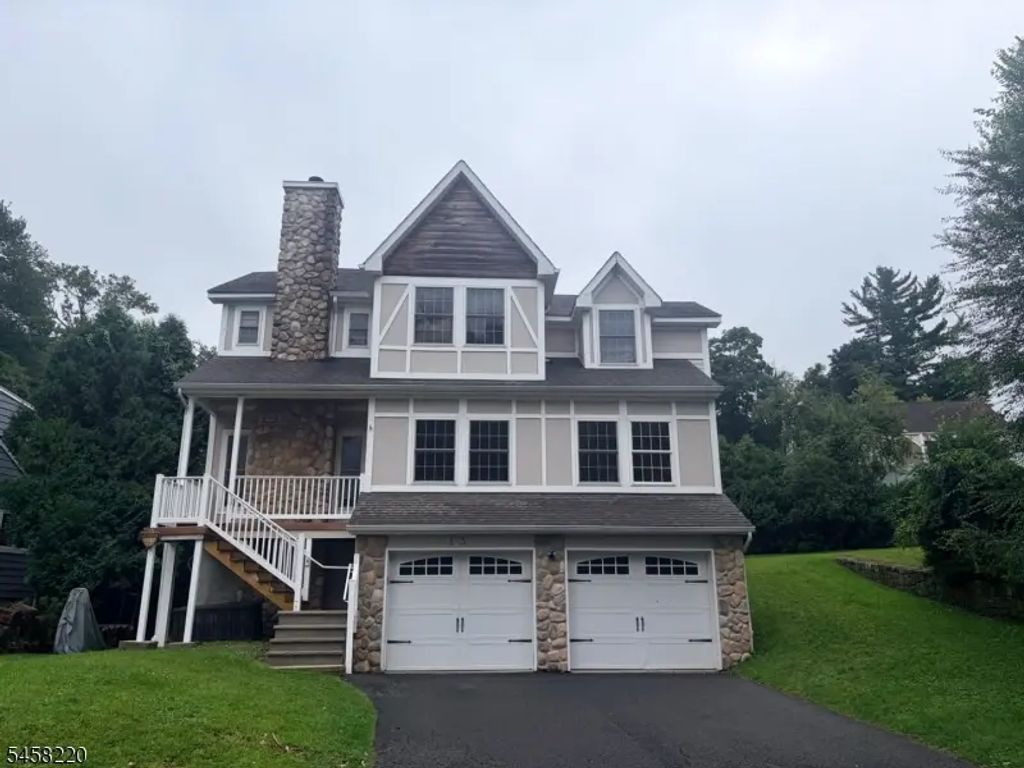 13 Springbrook Trl, Sparta Twp.