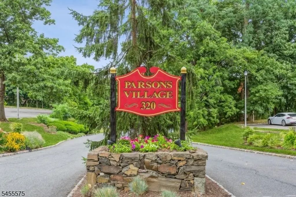 320 South Street, Morristown Town