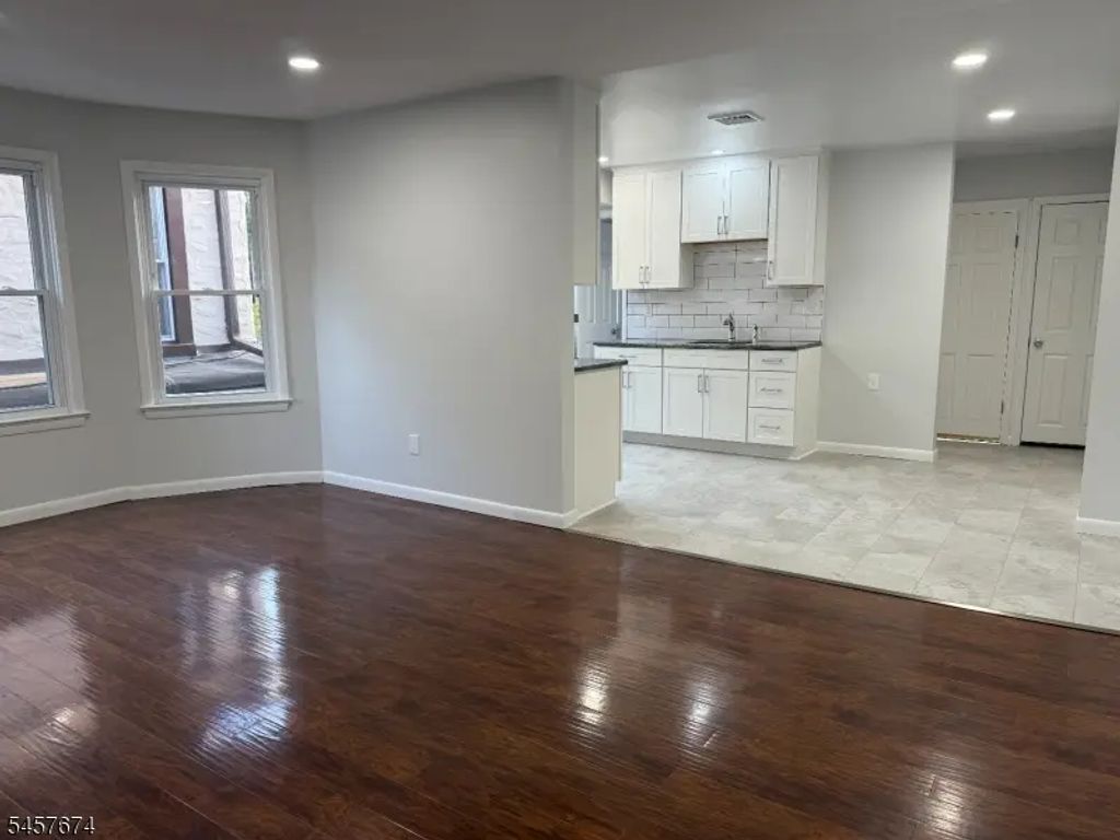 584 Pompton Ave, Cedar Grove Twp.