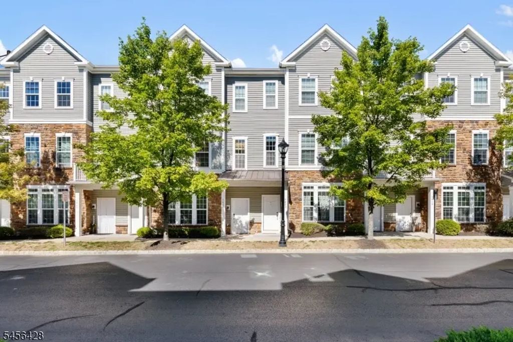 1423 Hudson Cir, Highland Park Boro