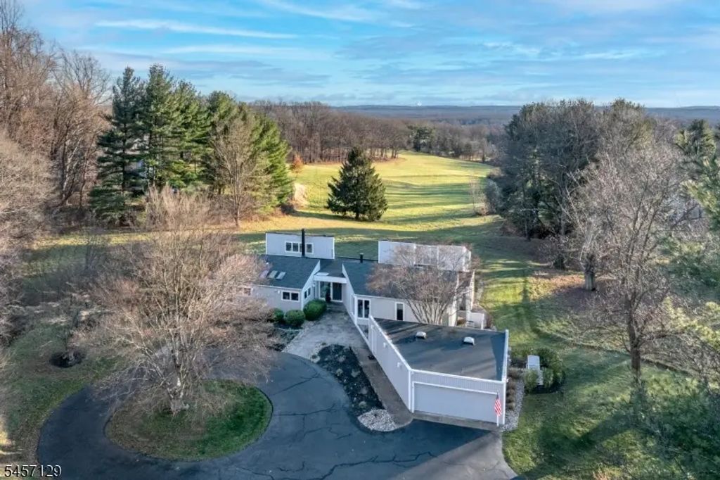 26 Gleneagles Dr, Harding Twp.