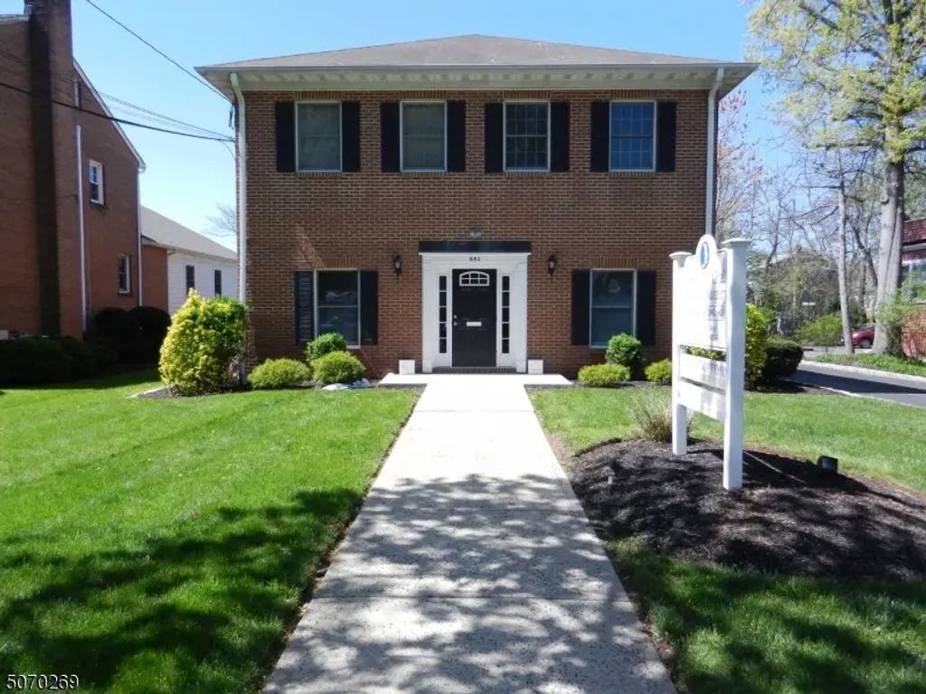 552 Westfield Ave, Westfield Town