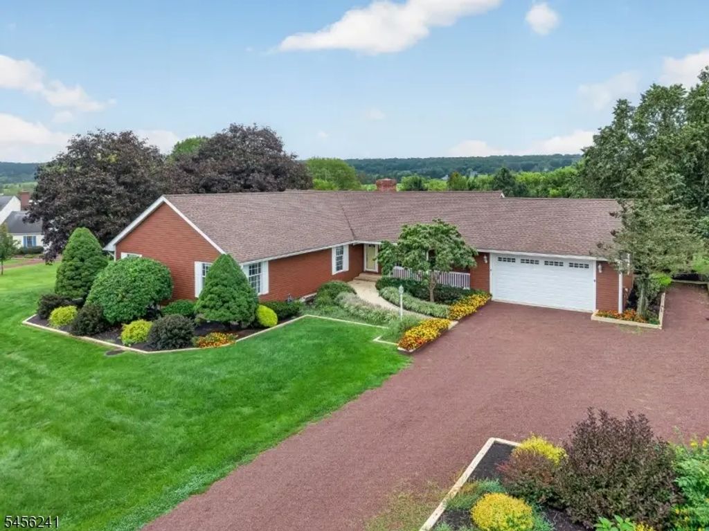 8 Meadowlark Way, East Amwell Twp.