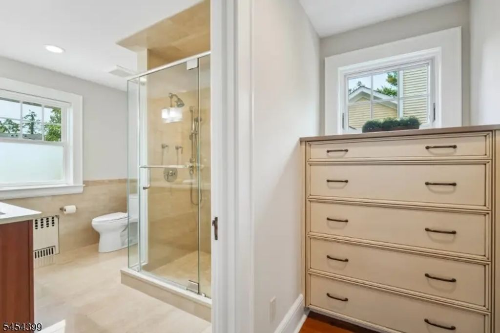24 Beekman Ter, Summit City