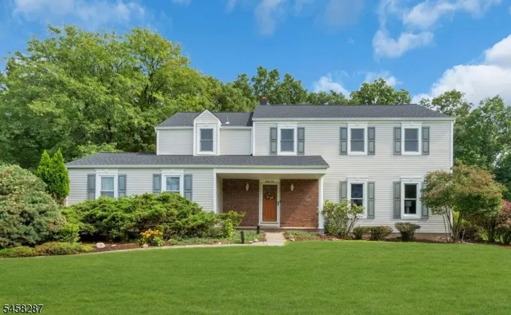 31 Valley Forge Dr, Hanover Twp.
