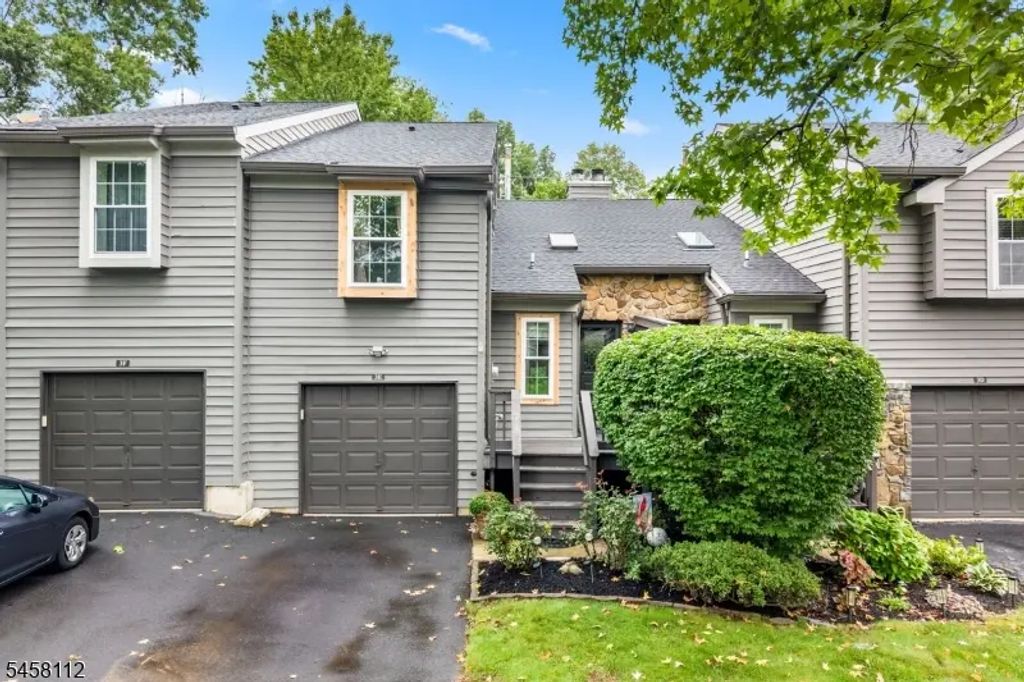 3e Brookline Ct, Montgomery Twp.