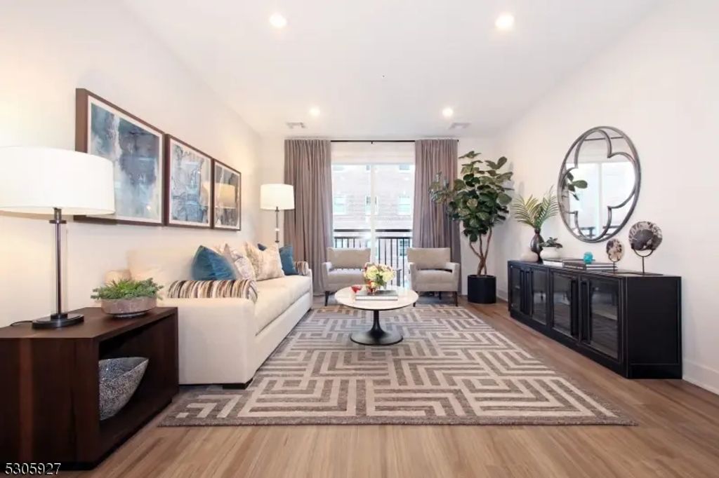30 Court St E 217, Morristown Town