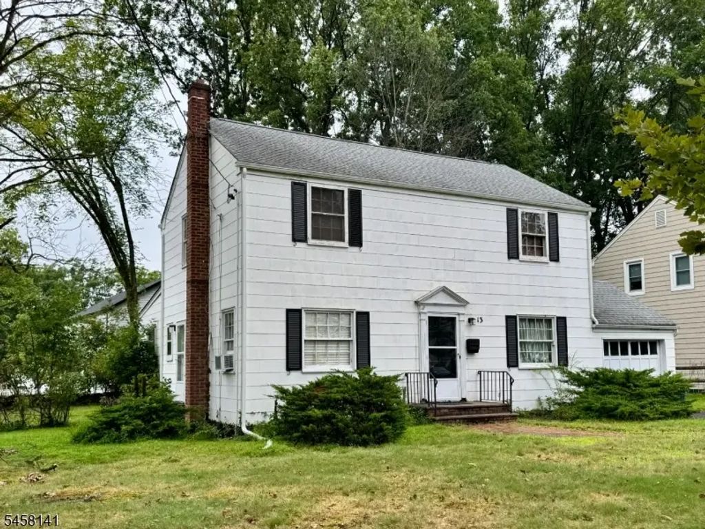 13 Wellington Rd, Livingston Twp.