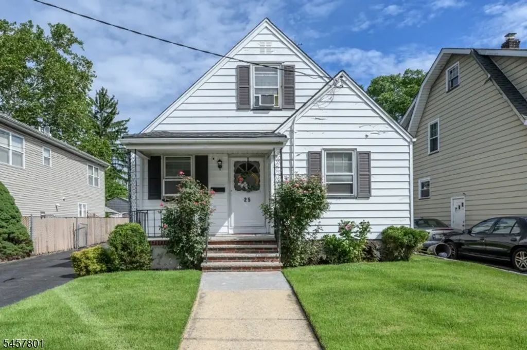 25 Broad Ter, Bloomfield Twp.