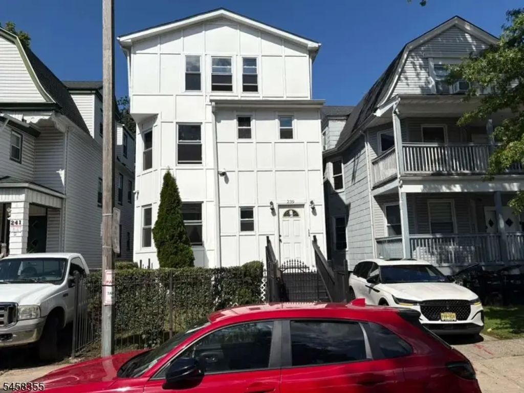 239 S Clinton St, East Orange City