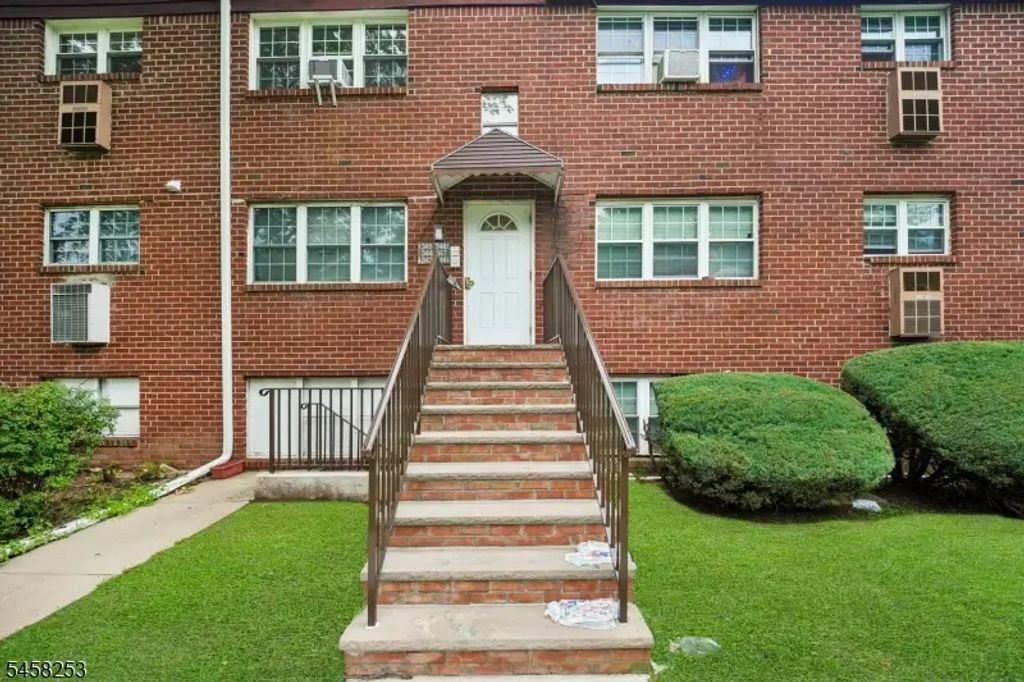 345 College Dr, Edison Twp.