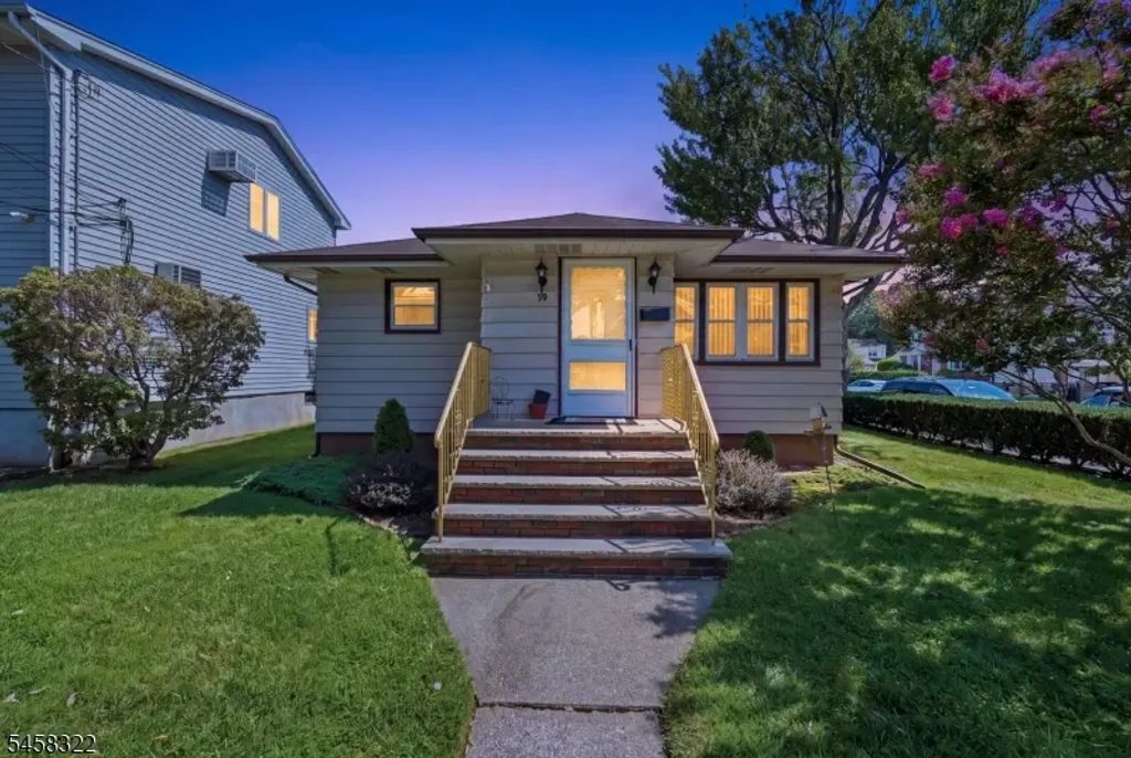 59 Huron Ave, Clifton City