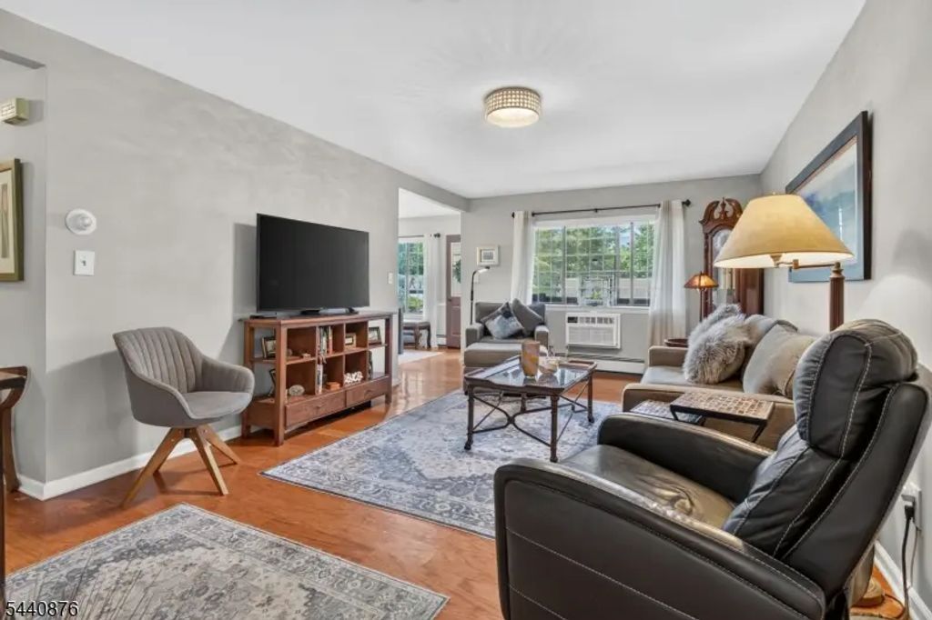 13g Kensington Rd, Chatham Twp.