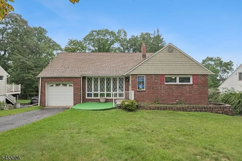 21 Aspen Rd, West Orange Twp.