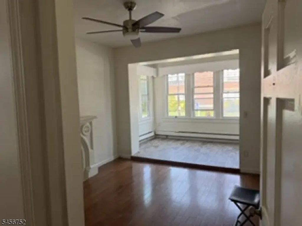 192 Avenue B, Bayonne City