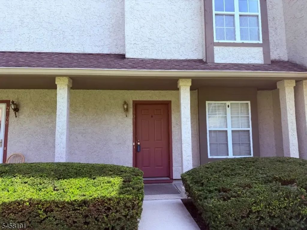 2704 Commons At Kingswood Dr, East Brunswick Twp.