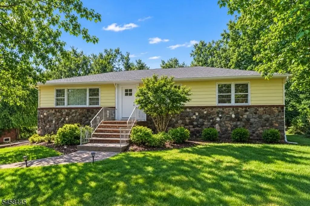 20 Manger Rd, West Orange Twp.