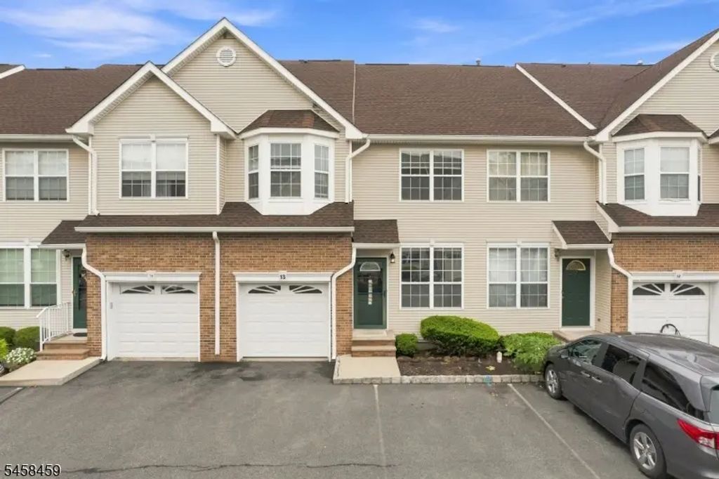 13 Reins Ct, Franklin Twp.