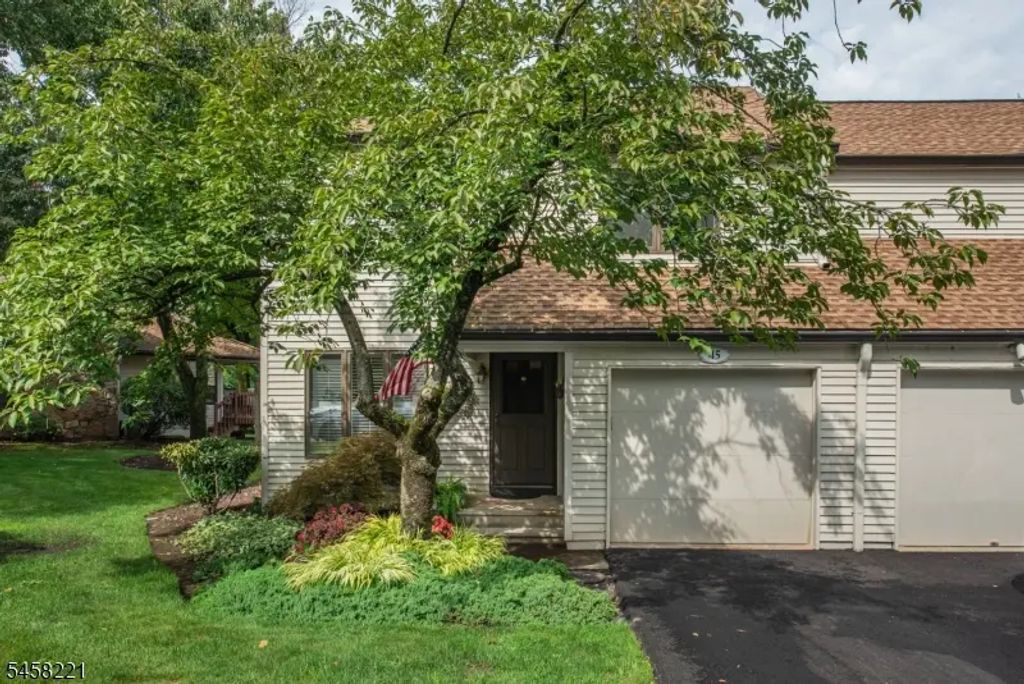 45 Stonegate Dr, Roseland Boro