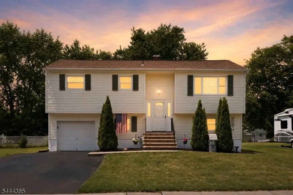 9 Brearly Cres, Mount Olive Twp.