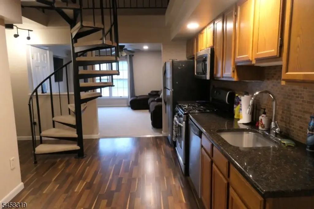 6 Oak St, Rockaway Boro