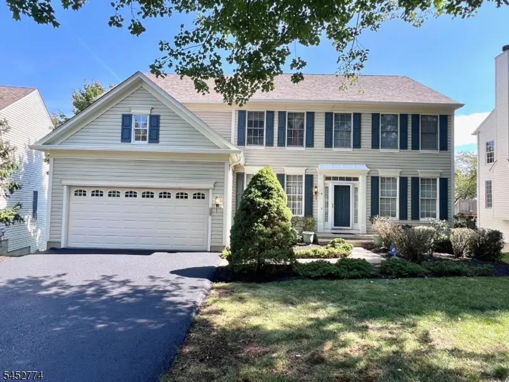 9 Queenberry Way, Bernards Twp.