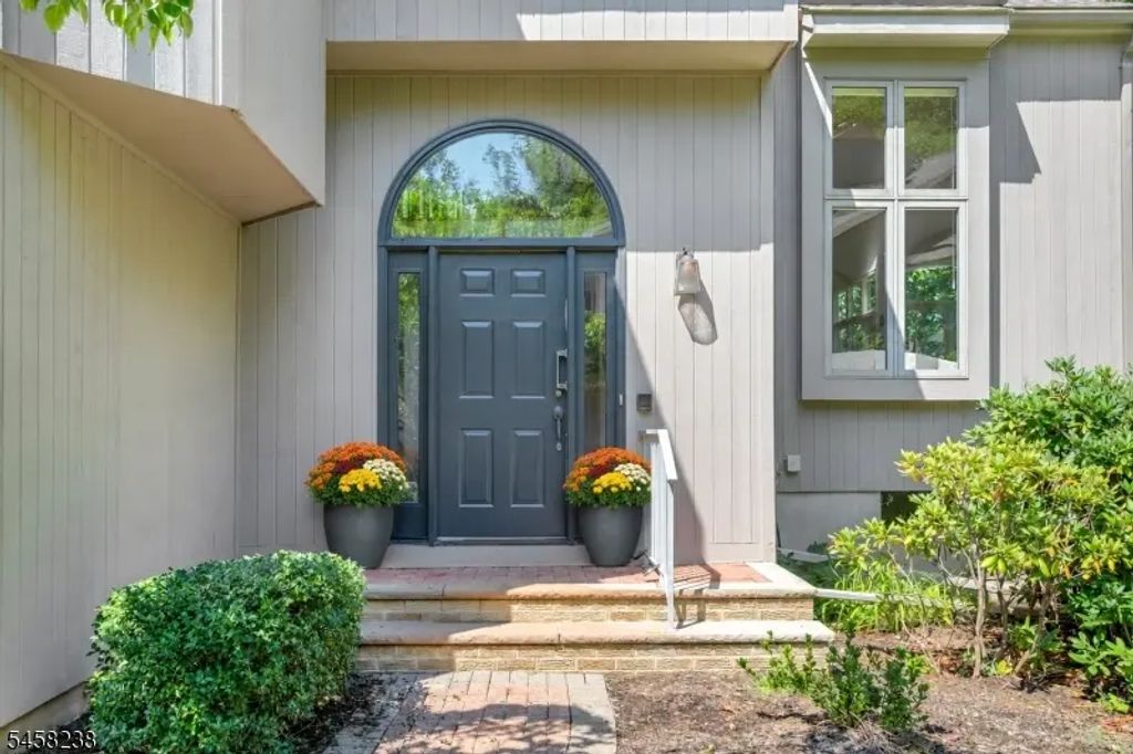 36 Robinhood Dr, Mountain Lakes Boro