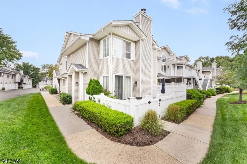 11 Ashley Court, Bedminster Twp.