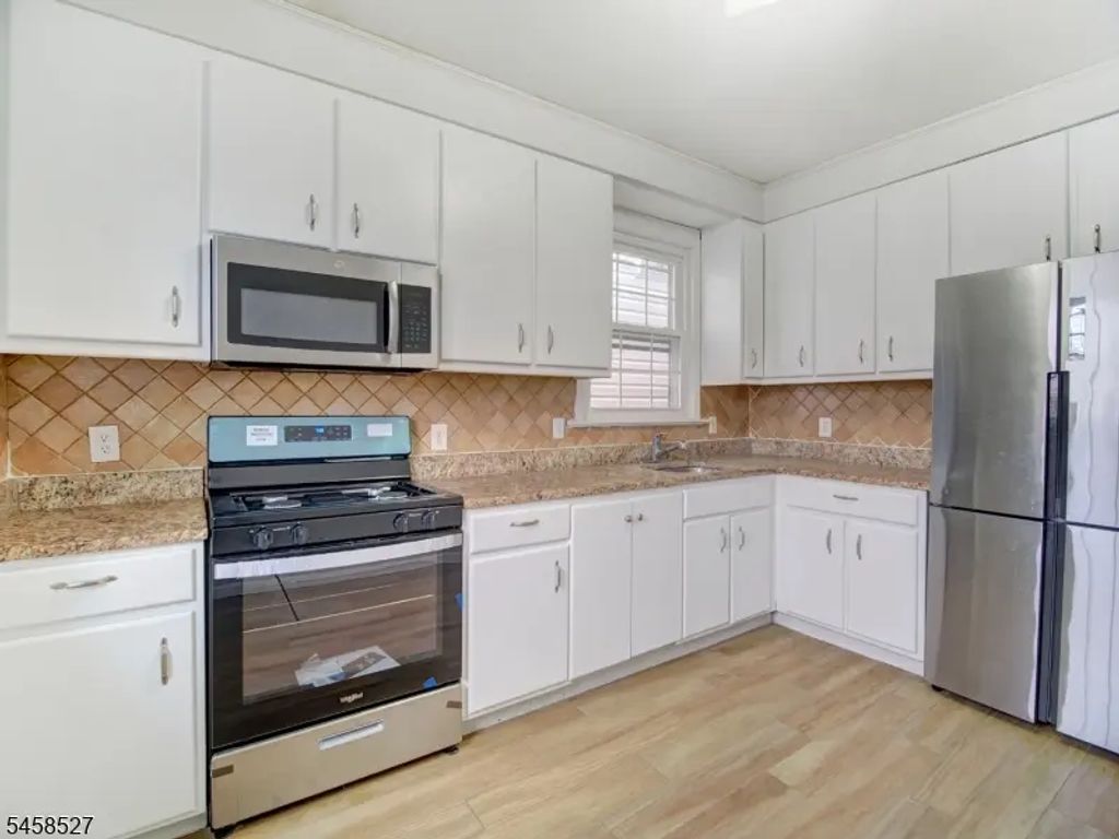 762 Summer Ave, Newark City