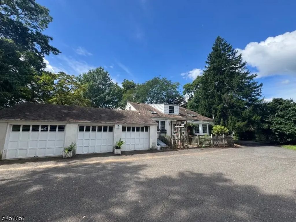 5 Oakura Ln, Bedminster Twp.